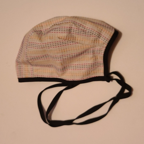 Reversible Handmade Bonnet - Picture 2 of 3